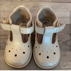 Footmates Size 3.5 Cream Shoes